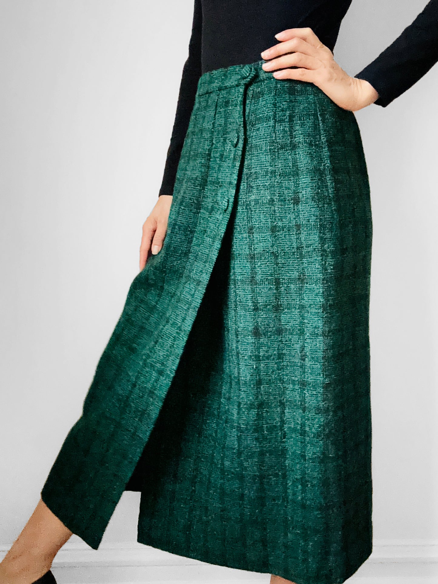 1980s Green and Black Plaid Side Button Wrap Front Midi-Length Skirt - M/L