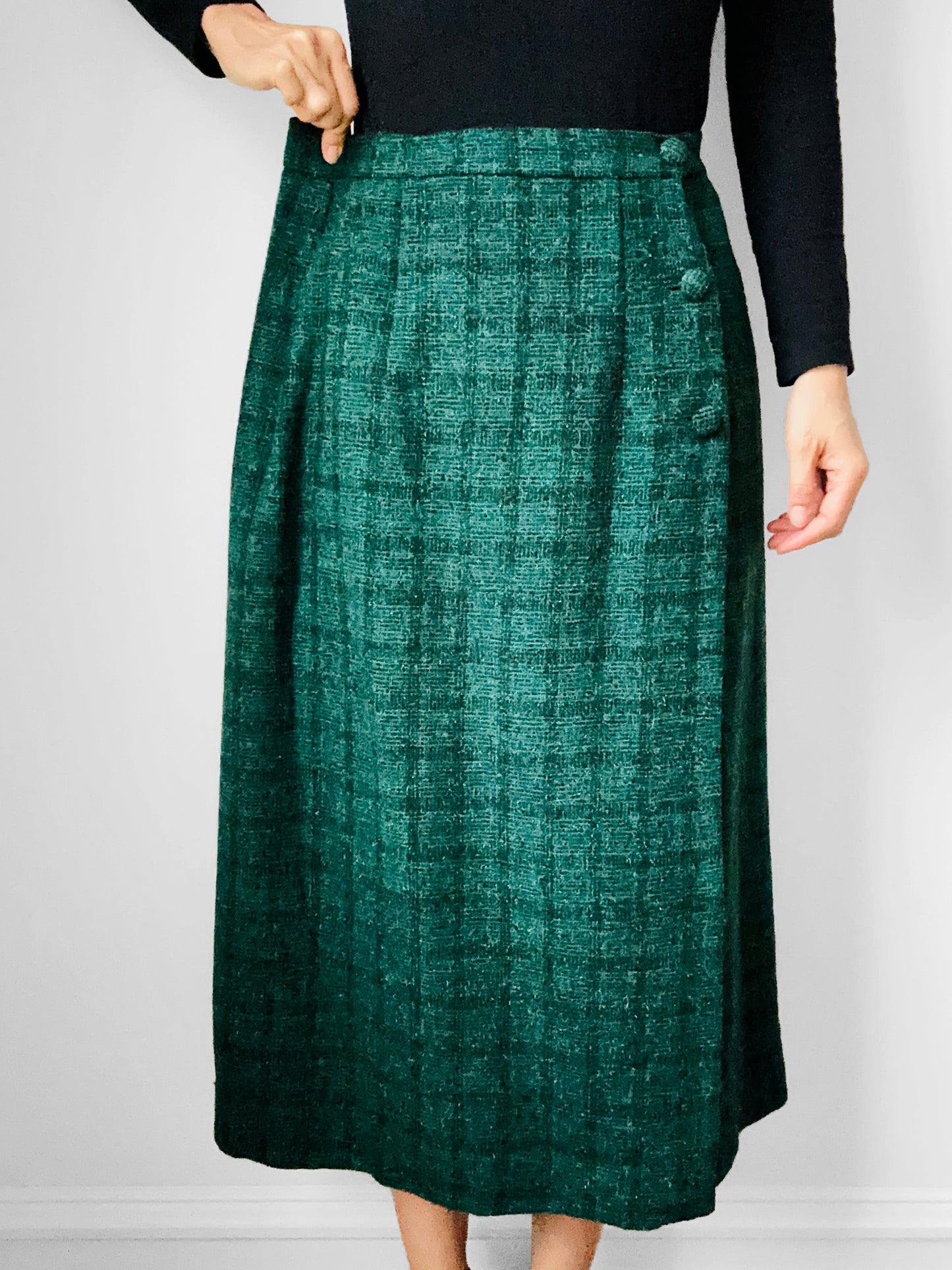 1980s Green and Black Plaid Side Button Wrap Front Midi-Length Skirt - M/L