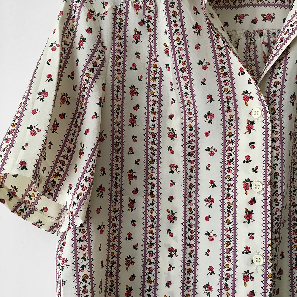 1970s Off-White Floral Rose Patterned Short Sleeve Collared Blouse