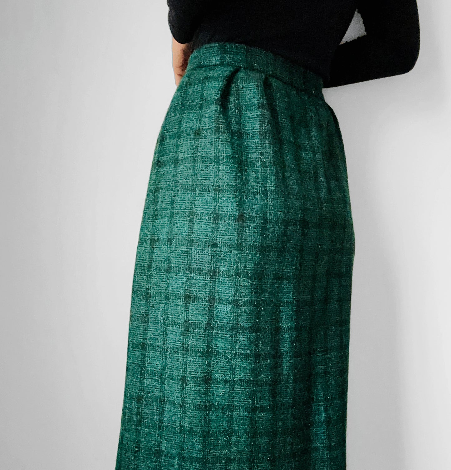 1980s Green and Black Plaid Side Button Wrap Front Midi-Length Skirt - M/L