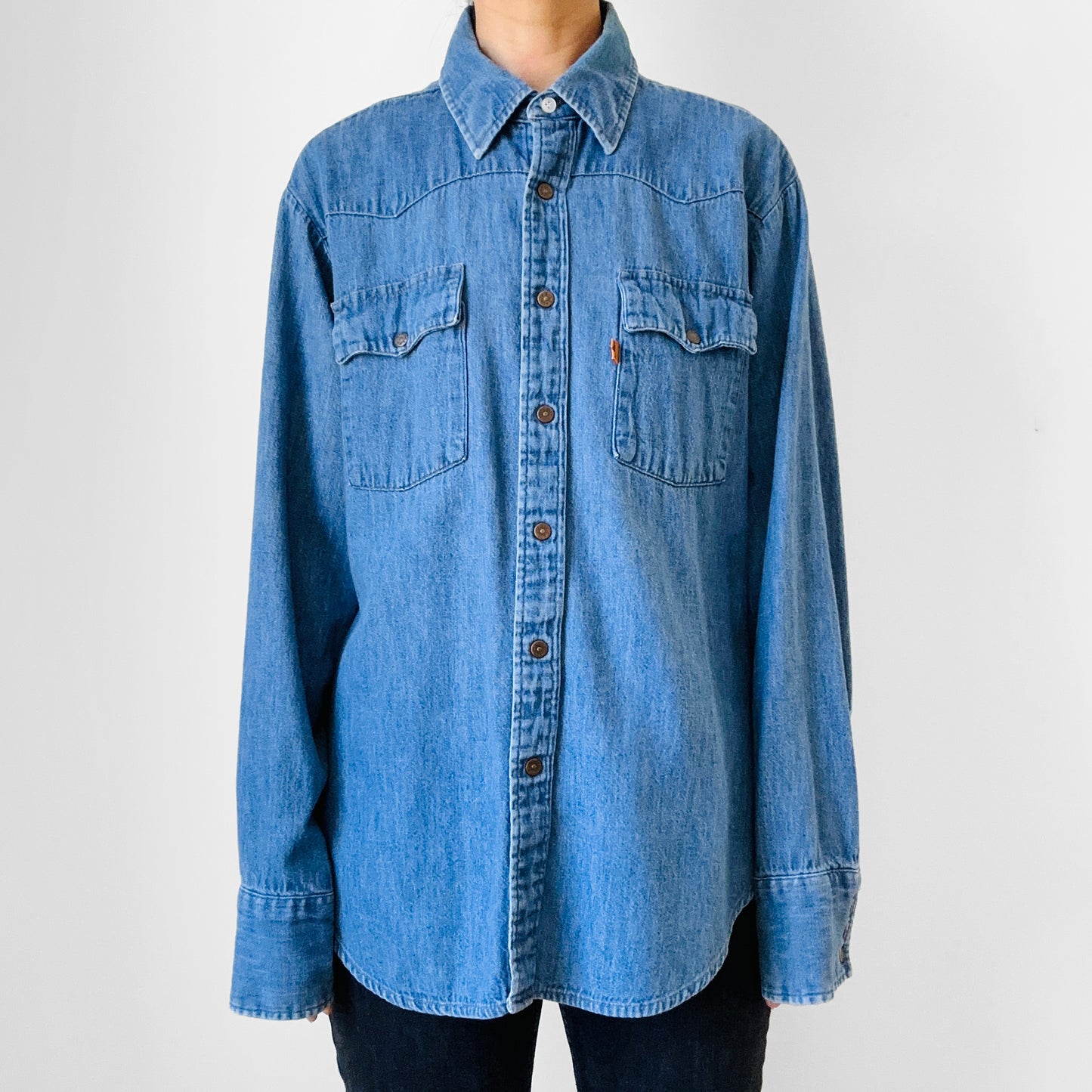 1970s Orange Tab Levi's Snap-Button Blue Jean Denim Soft Chambray Shirt - M/L