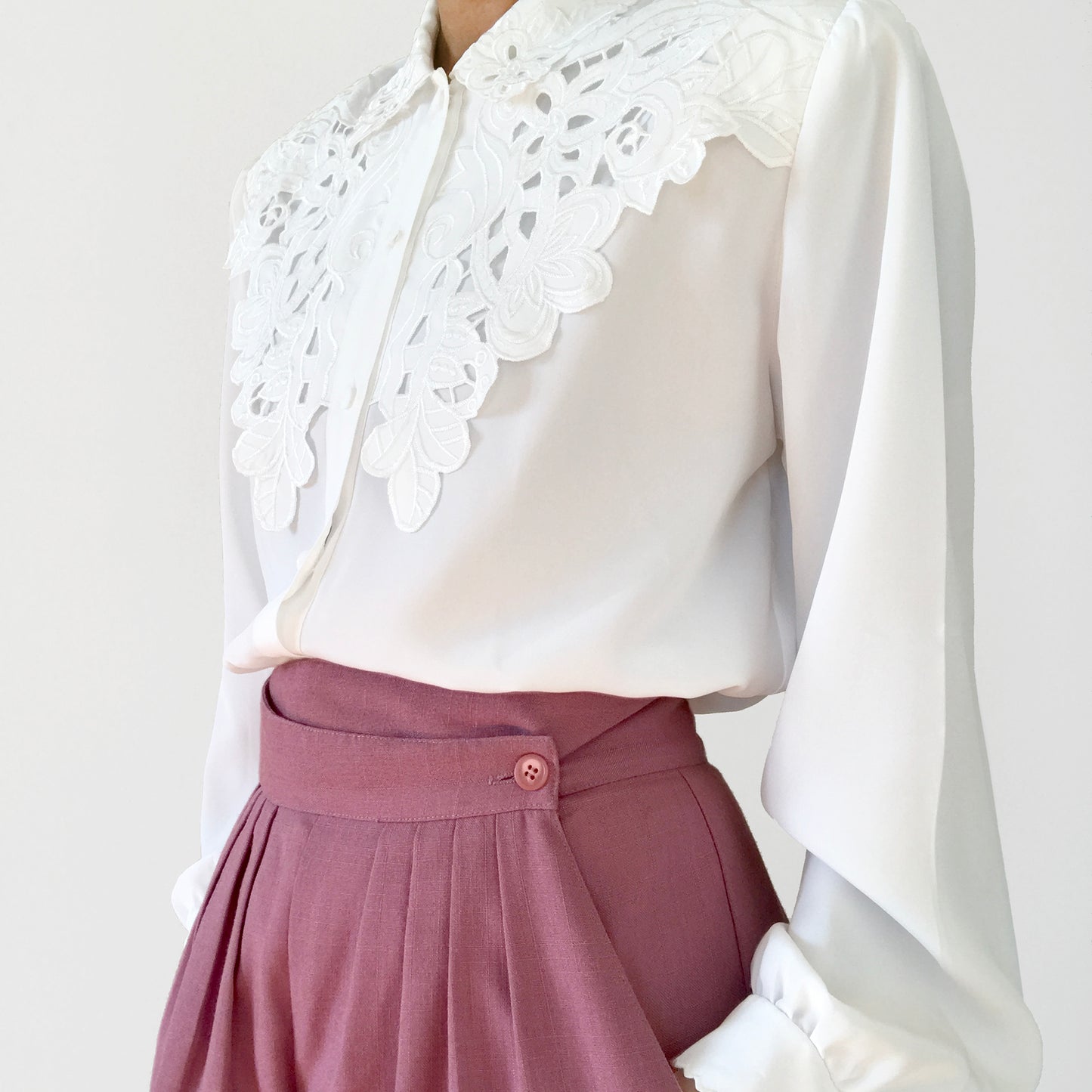 1980s White Embroidered Eyelet Button-Front Long-Sleeve Blouse