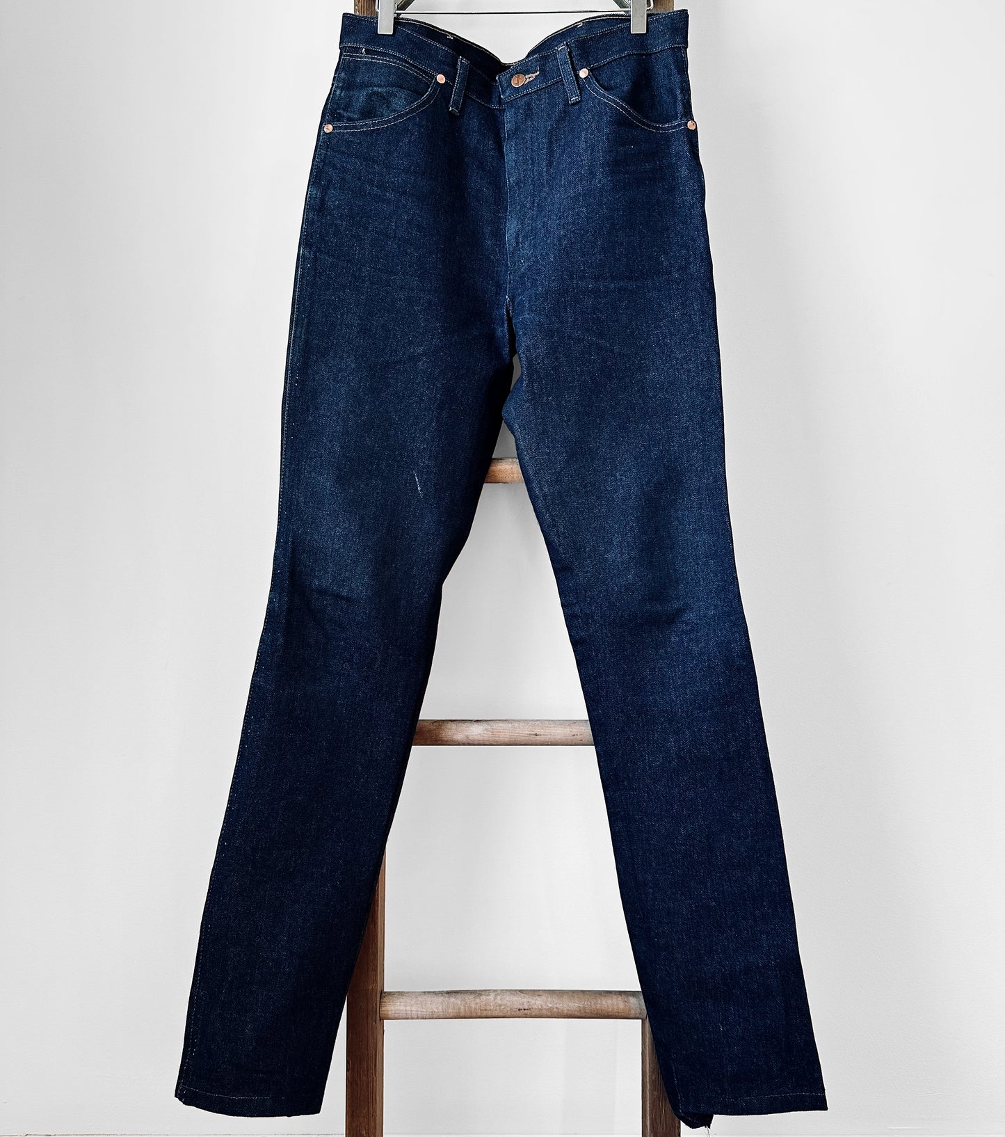 Modern Dark Desaturated Wash Tapered Leg Reworked WRANGLER Denim Blue Jeans - Waist 32 x 36