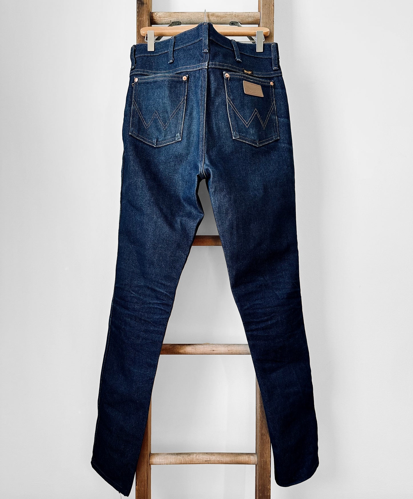 Modern Dark Desaturated Wash Tapered Leg Reworked WRANGLER Denim Blue Jeans - Waist 32 x 36