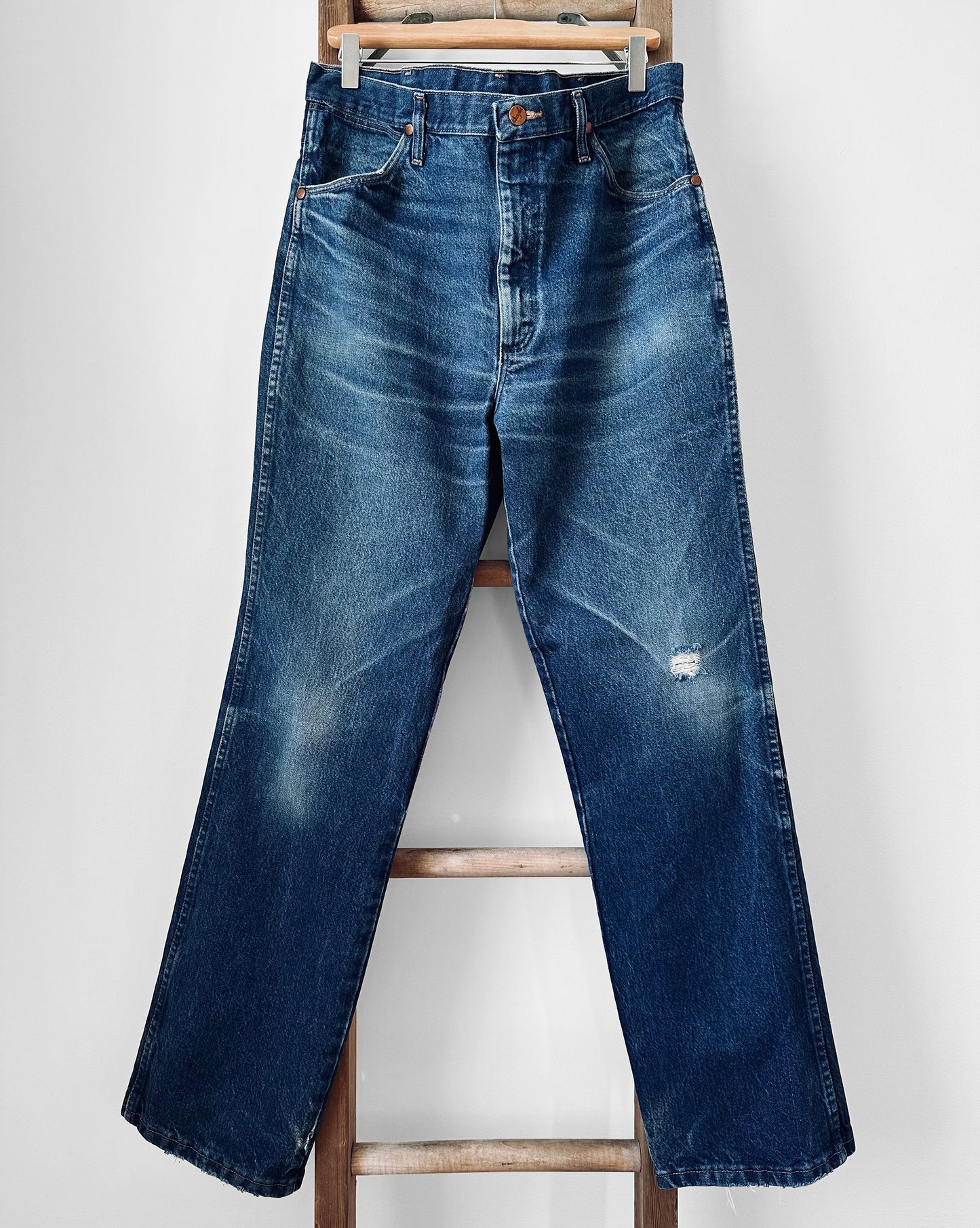 Modern Vintage Well-Worn Scraped Knee Standard Wash Heavy Distressed WRANGLER Straight Leg Denim Jeans - Waist 35