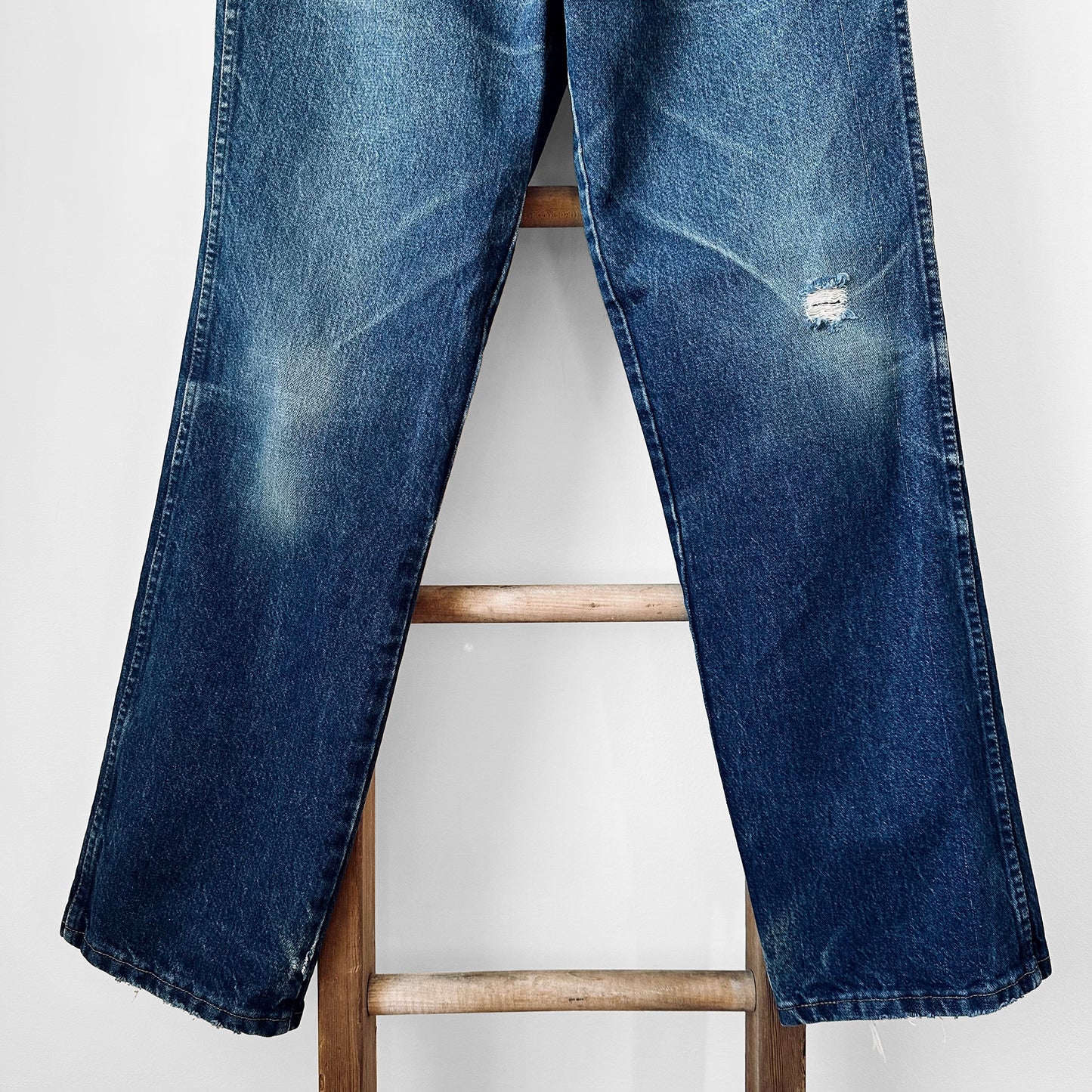 Modern Vintage Well-Worn Scraped Knee Standard Wash Heavy Distressed WRANGLER Straight Leg Denim Jeans - Waist 35