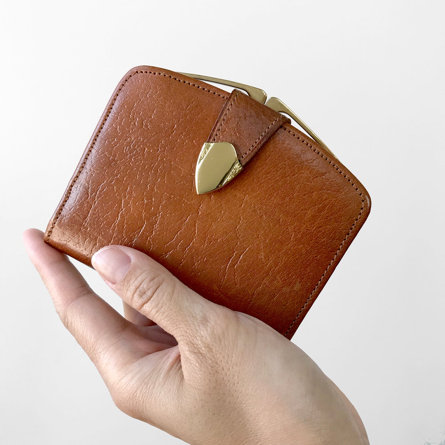 1960s Compact Made in England Leather Kiss-Lock Wallet