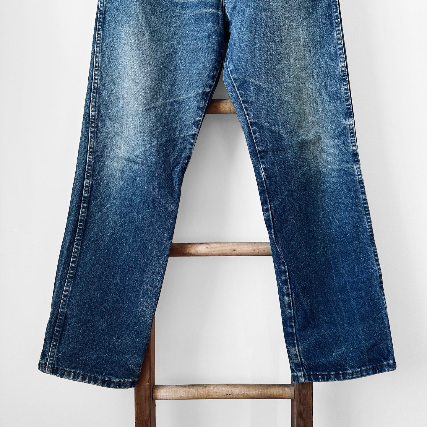 Modern Vintage Well-Worn Standard Wash Heavy Distressed WRANGLER Straight Leg Denim Jeans - 34 x 32