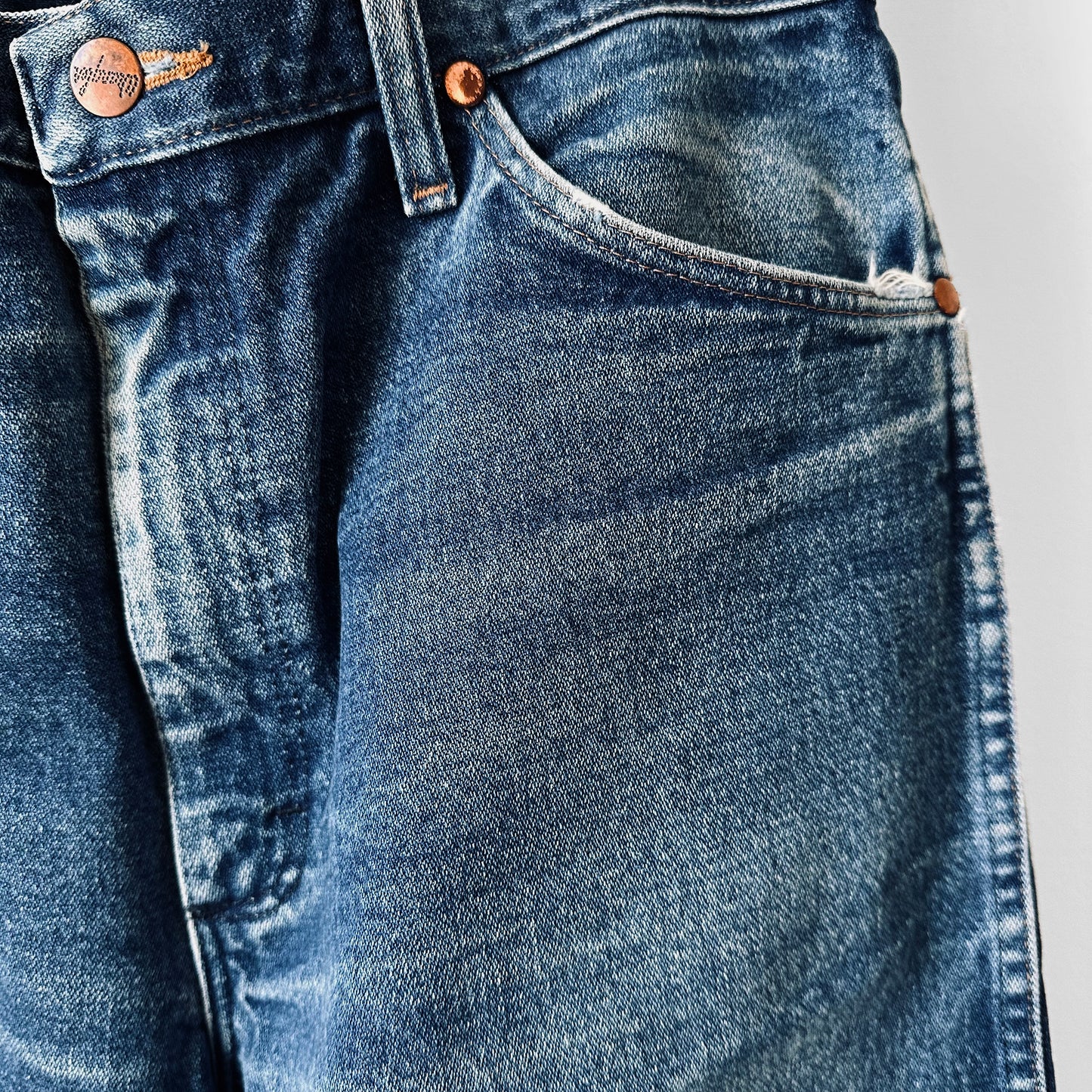 Modern Vintage Well-Worn Standard Wash Heavy Distressed WRANGLER Straight Leg Denim Jeans - 34 x 32