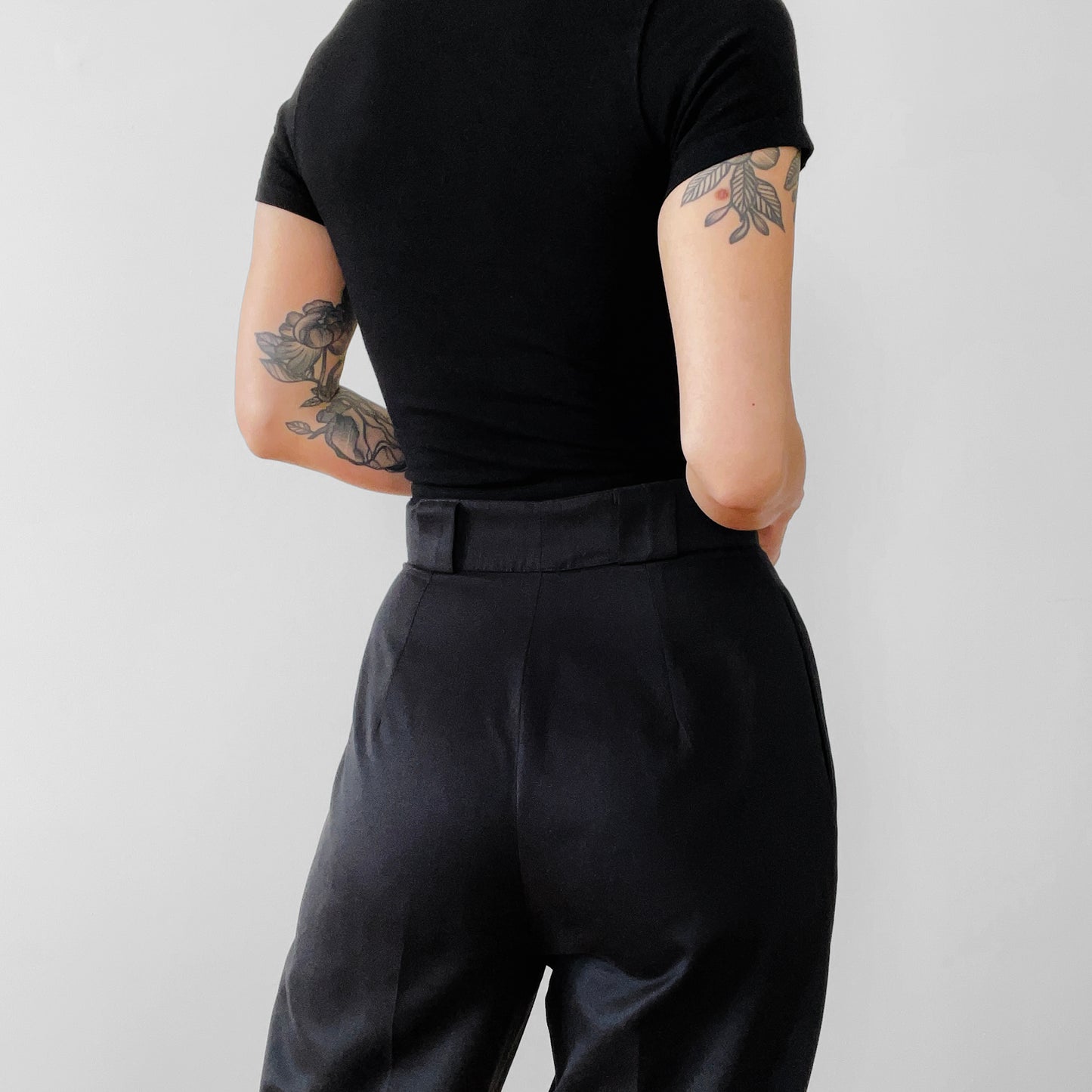 1980s Black High-Waisted Tapered Pleated Trousers Pants