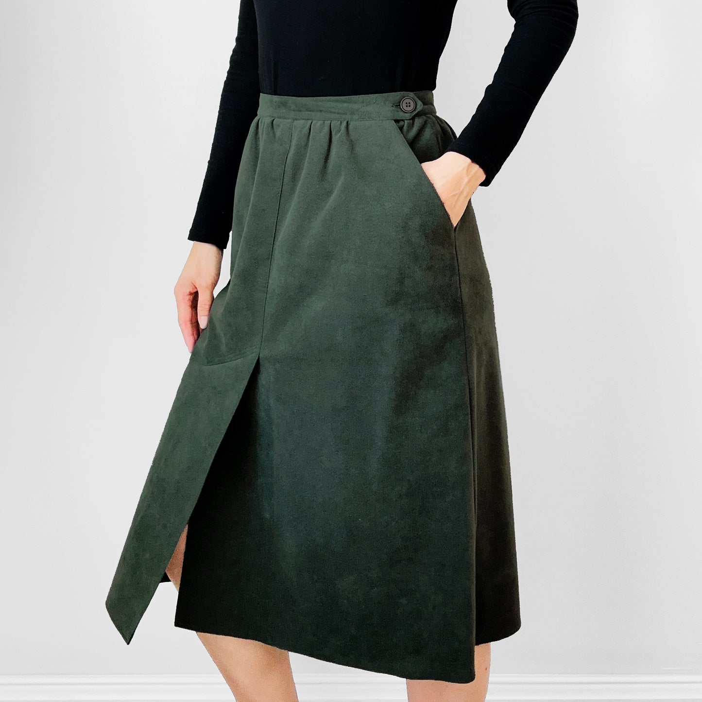 1970s Deep Olive Green Micro-Suede Button-Front Split-Front A-Line Skirt - Sz. / Waist. 26