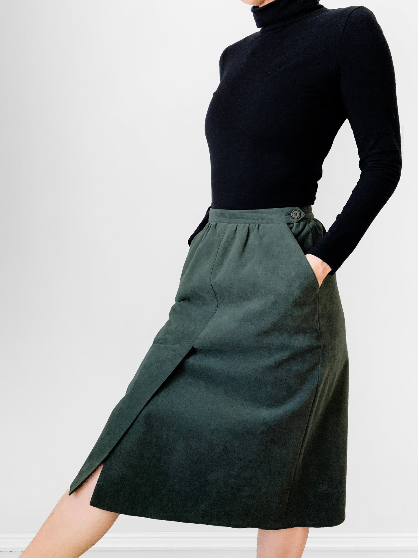 1970s Deep Olive Green Micro-Suede Button-Front Split-Front A-Line Skirt - Sz. / Waist. 26