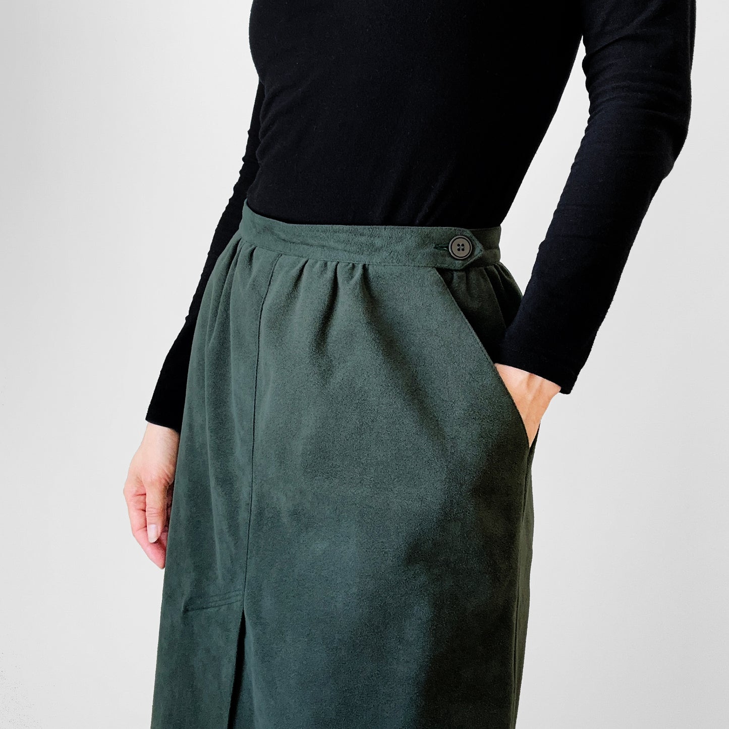 1970s Deep Olive Green Micro-Suede Button-Front Split-Front A-Line Skirt - Sz. / Waist. 26