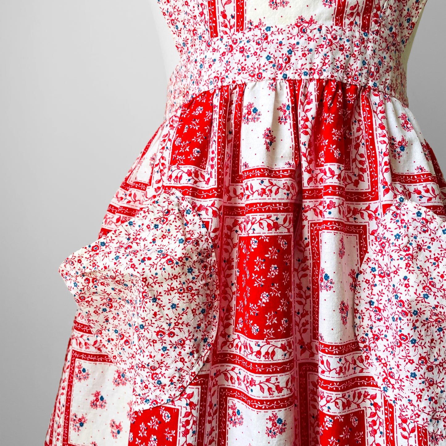 1960s Red and White Floral Patchwork Patterned Tied-Waist Cotton Apron