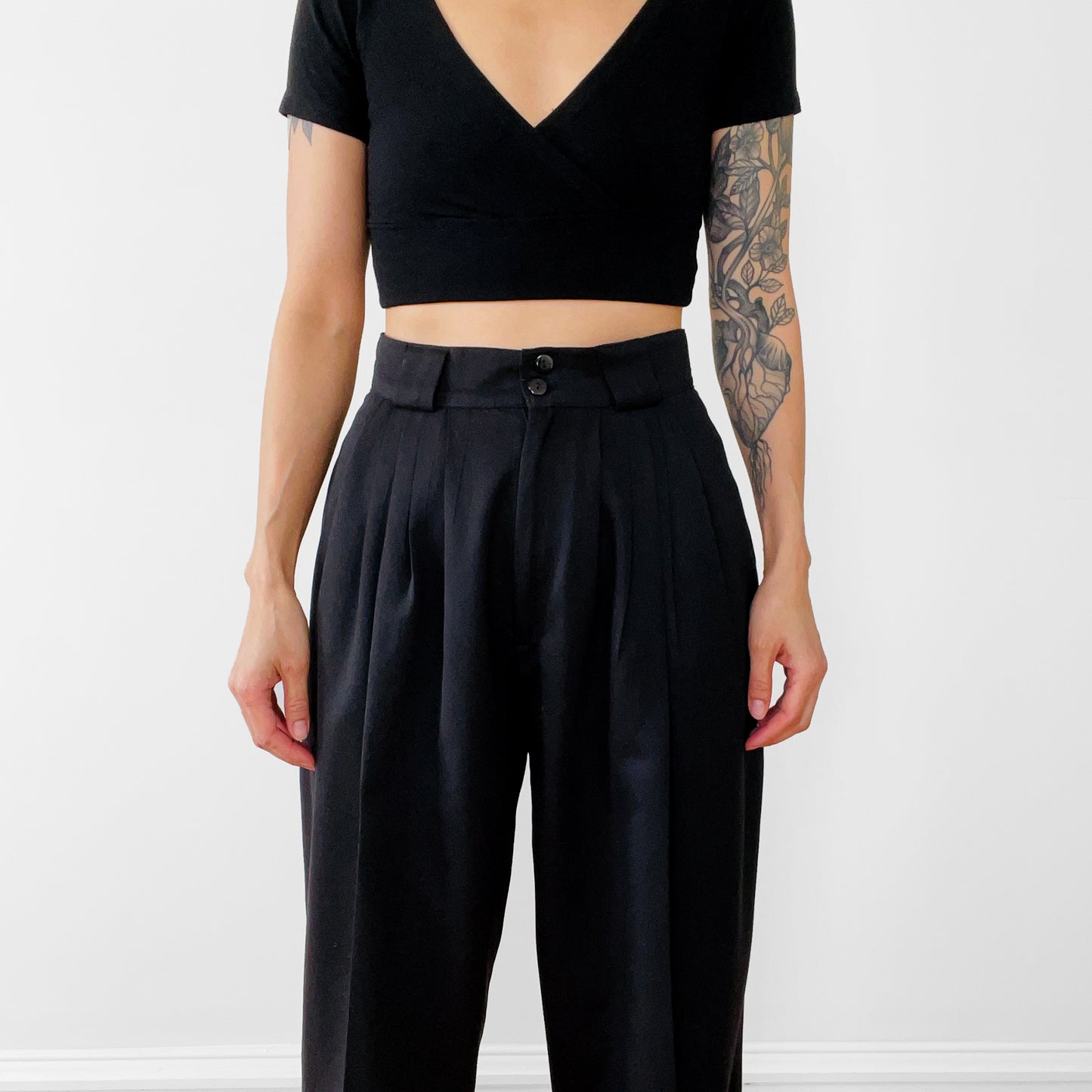 1980s Black High-Waisted Tapered Pleated Trousers Pants