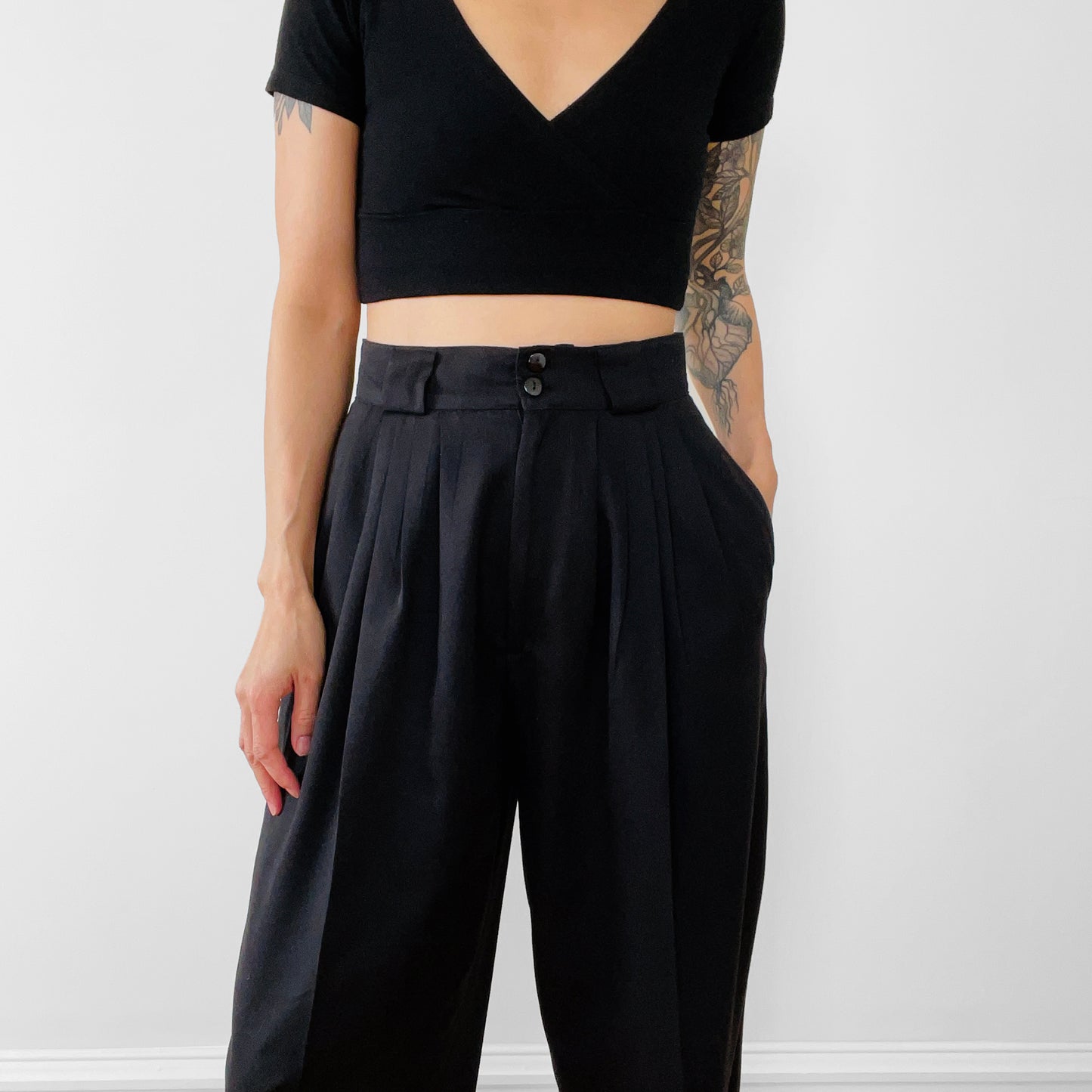 1980s Black High-Waisted Tapered Pleated Trousers Pants