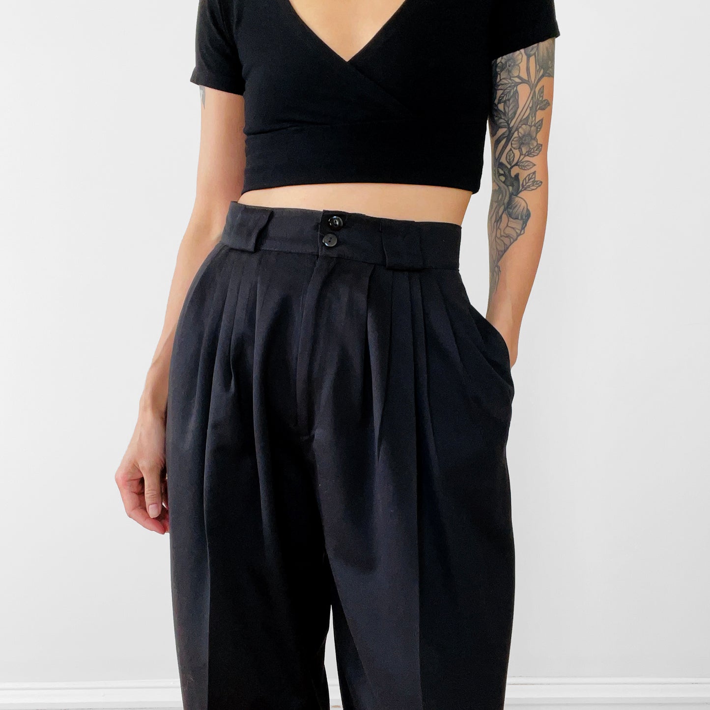 1980s Black High-Waisted Tapered Pleated Trousers Pants