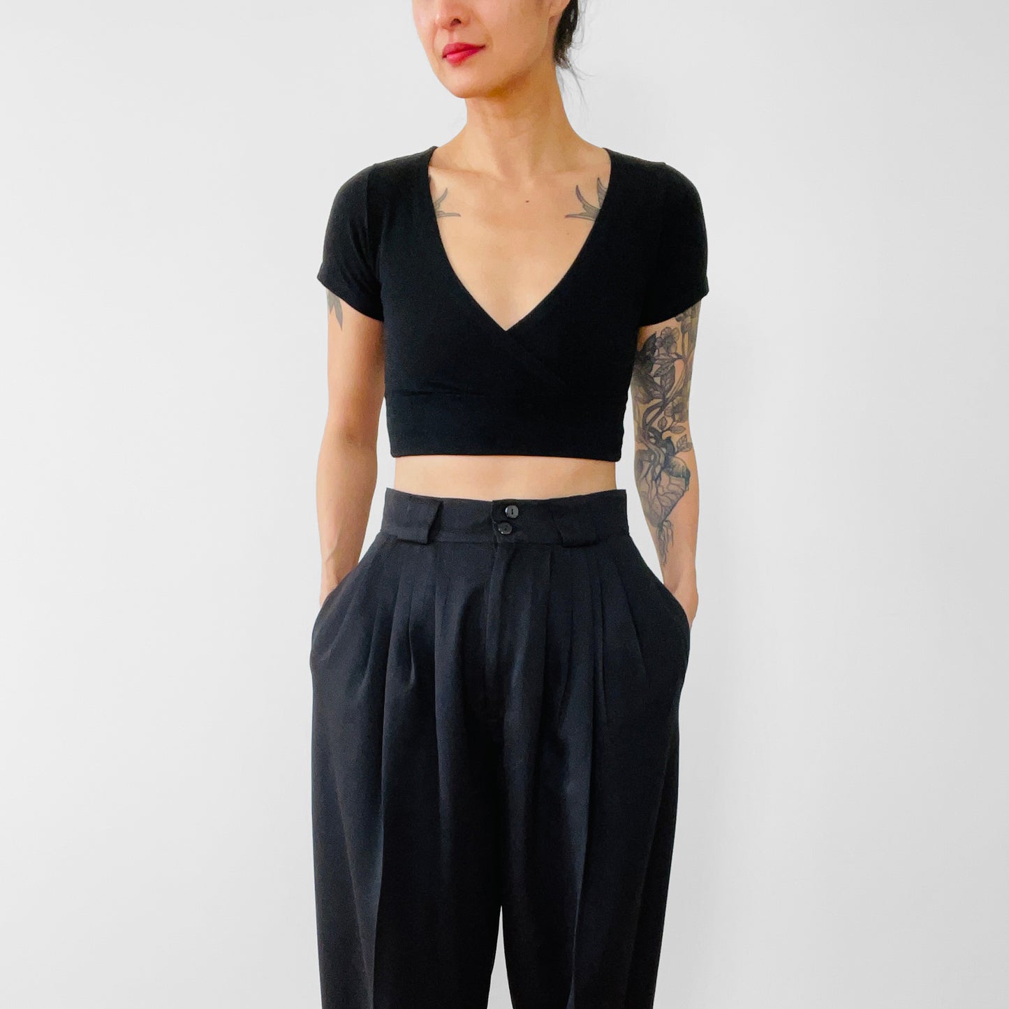 1980s Black High-Waisted Tapered Pleated Trousers Pants