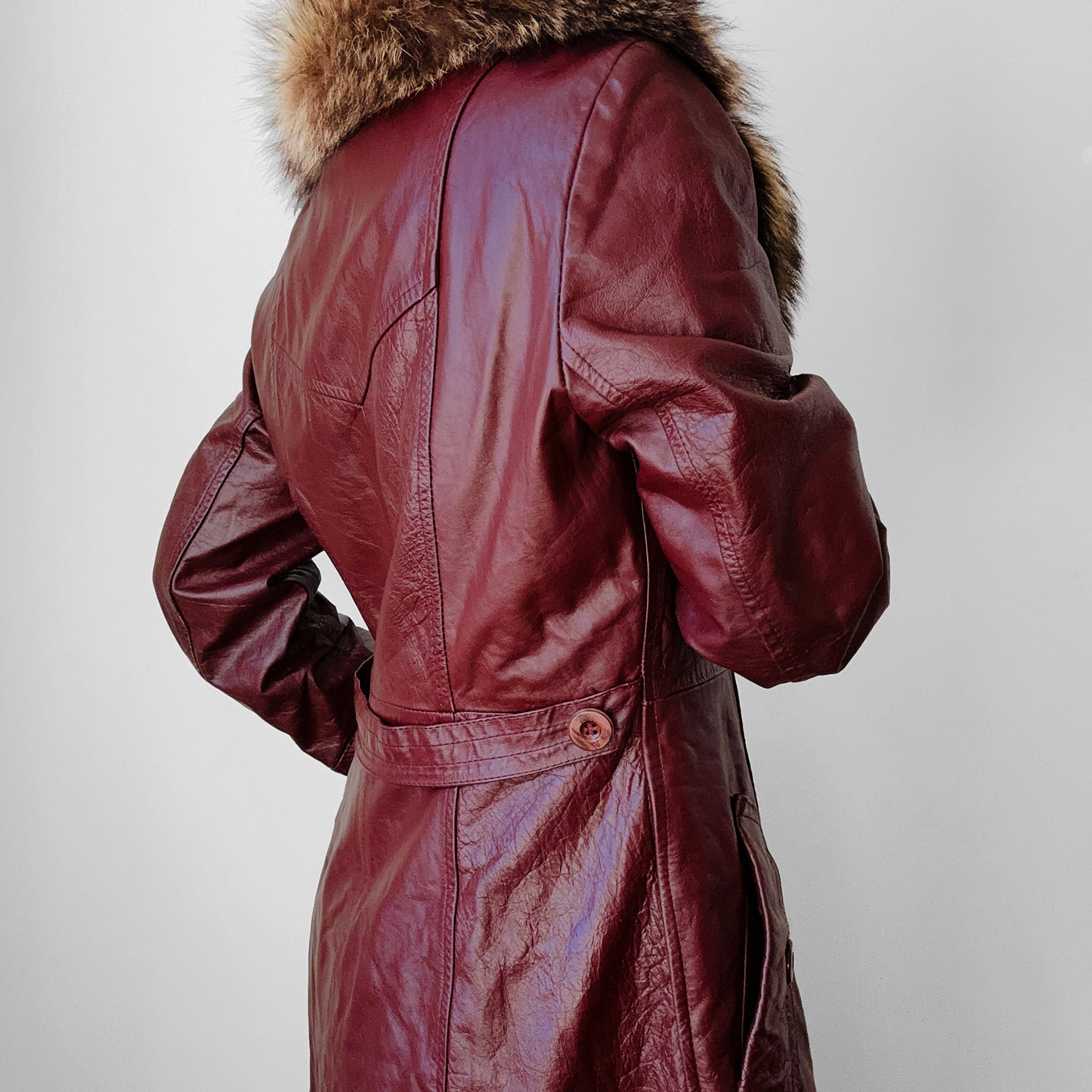 1970s Maroon Fur Collar Made in Canada Fitted Quilted Lining Coat - S/M