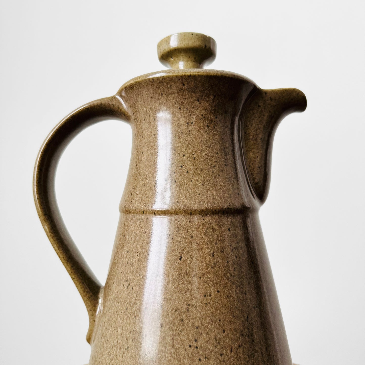 1960s Mid-Century Modern Speckled Taupe Lidded Ceramic Pottery Tea and Coffee Pot