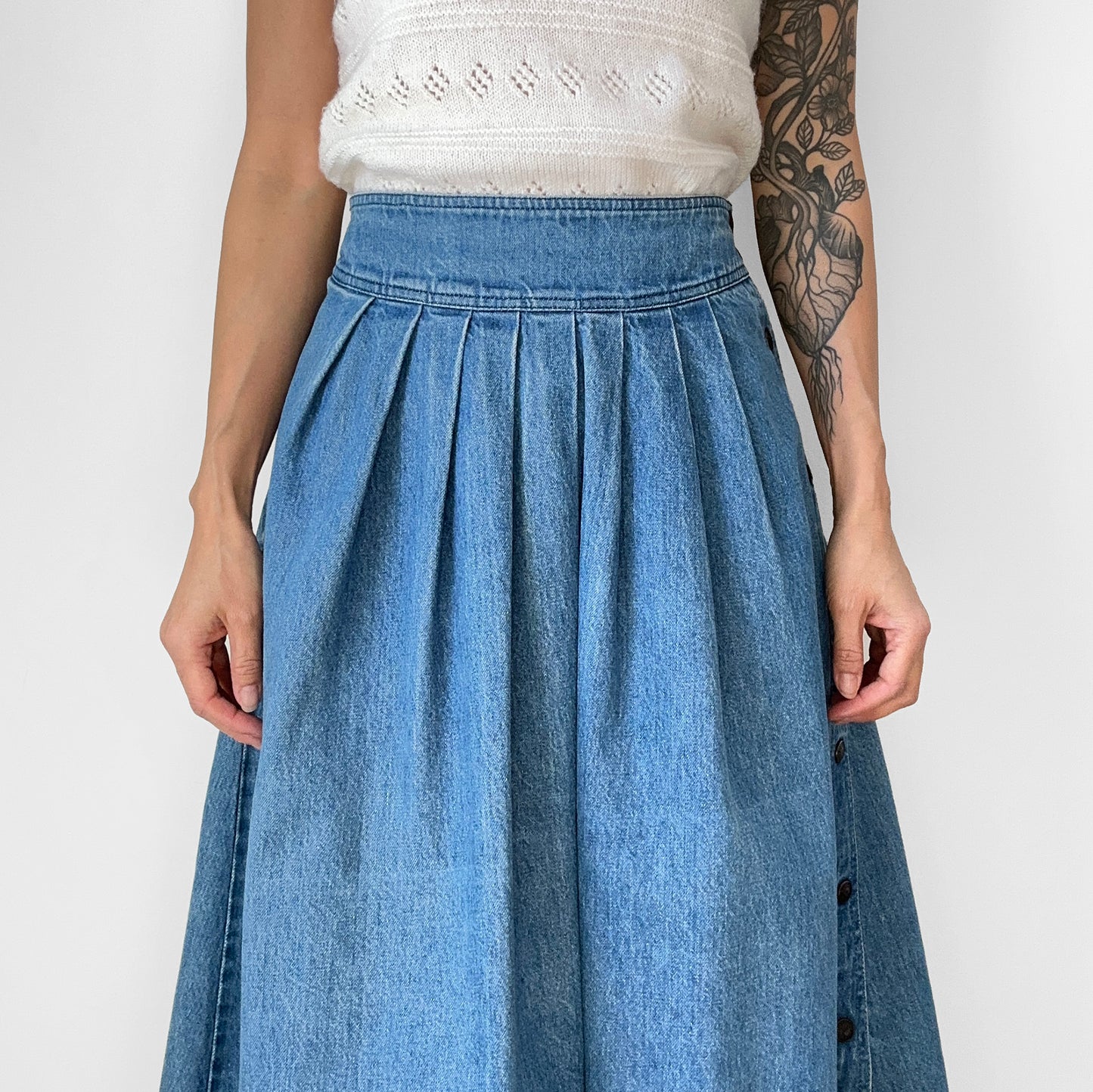 1980s Sasson Pleated Side Snap Button Midi-Length Medium Wash Denim Blue Jean Skirt - Waist 32