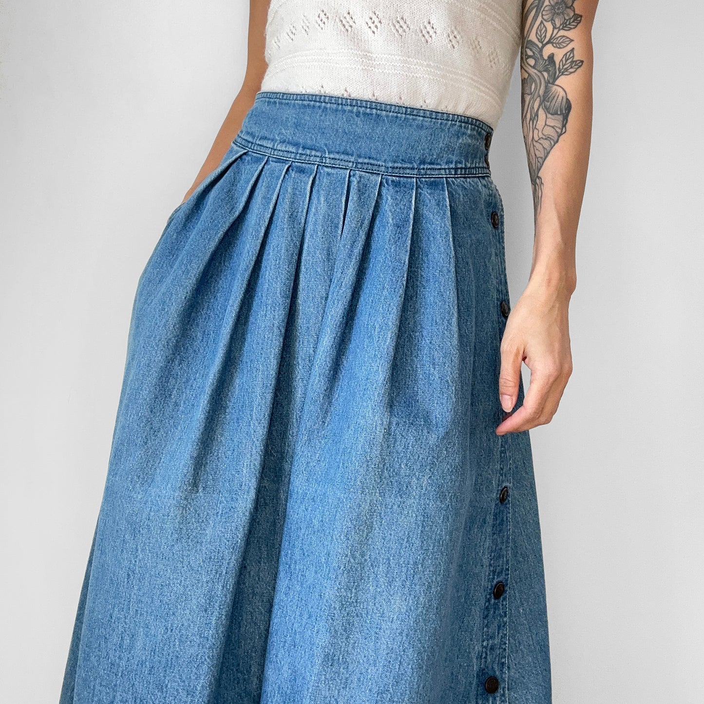 1980s Sasson Pleated Side Snap Button Midi-Length Medium Wash Denim Blue Jean Skirt - Waist 32