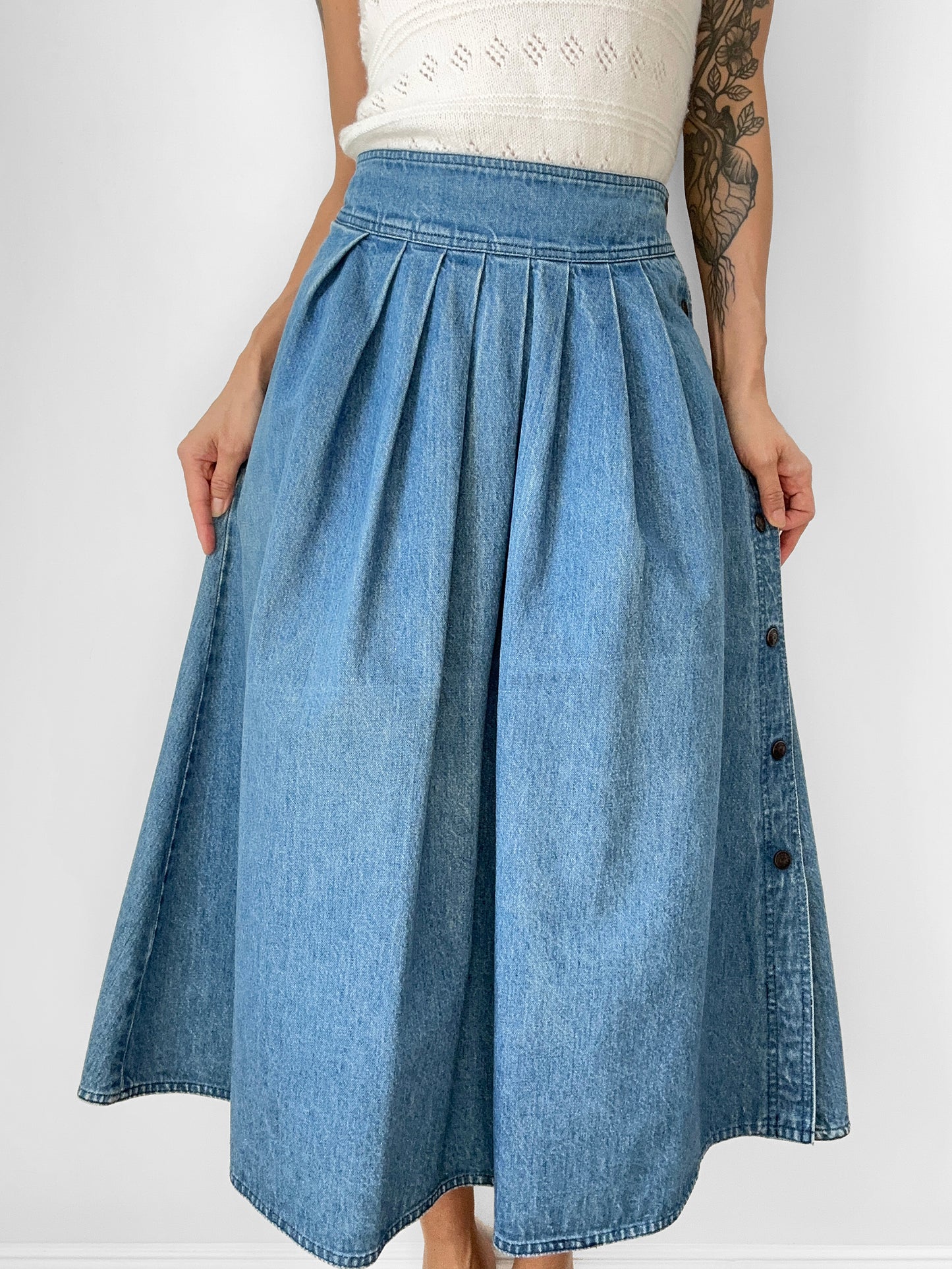 1980s Sasson Pleated Side Snap Button Midi-Length Medium Wash Denim Blue Jean Skirt - Waist 32