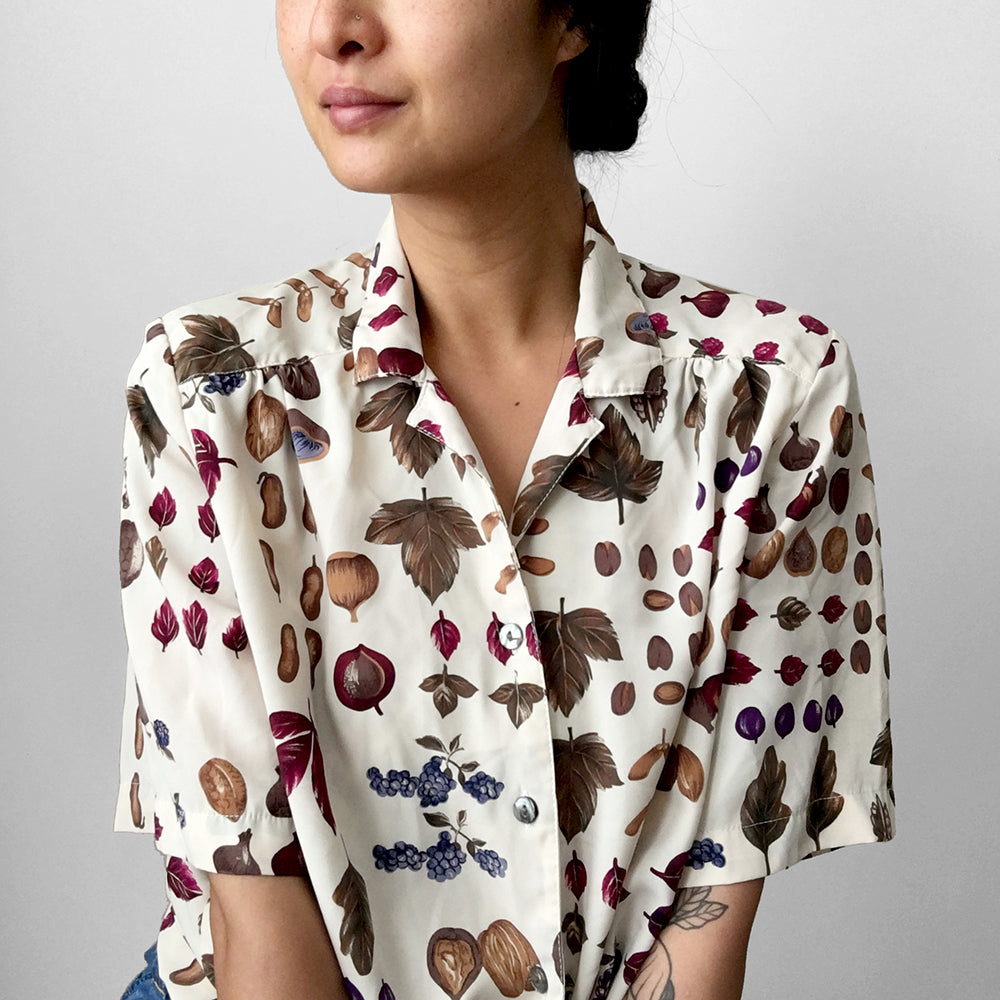 Off-White Button-Front Collared Short-Sleeve Autumn Patterned Leaf Shirt