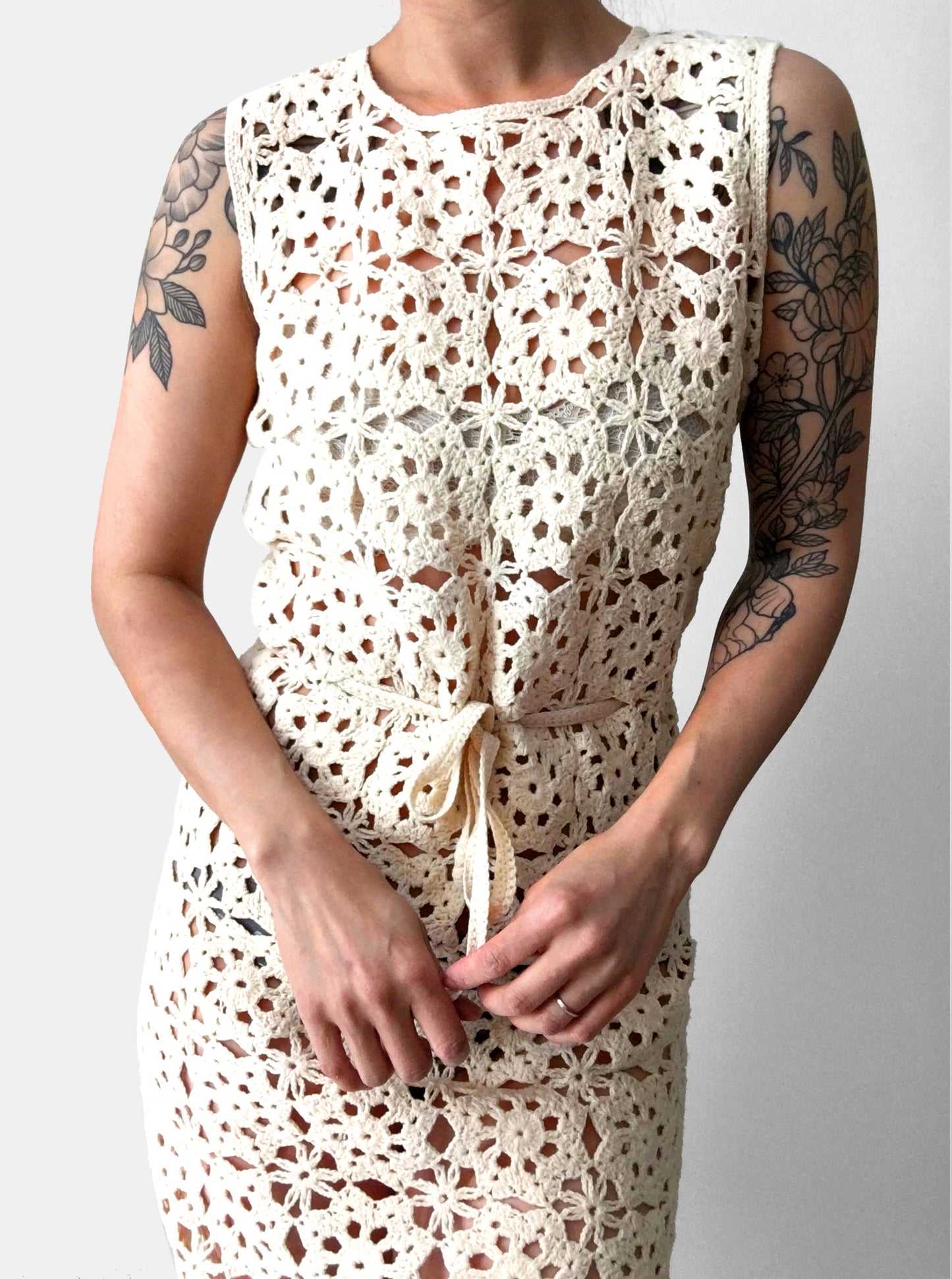 1970s Belted Knee-Length Fitted Cream Crochet Dress